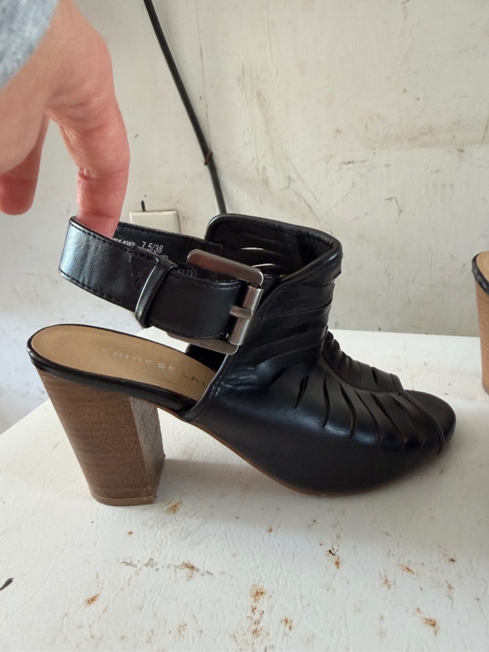 Chinese Laundry Black Strappy Gladiator Open Toed Sandal Heels Size 7.5